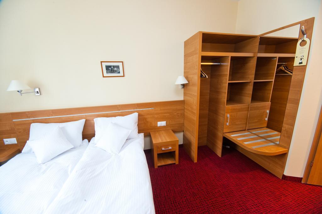Hotel Malinowski Business 格利维采 外观 照片
